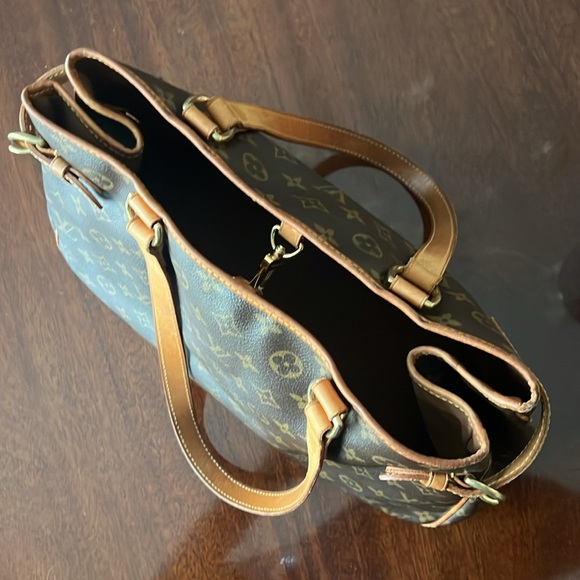 Louis Vuitton Batignolles Horizontal Shoulder Bag - Picture 6 of 15